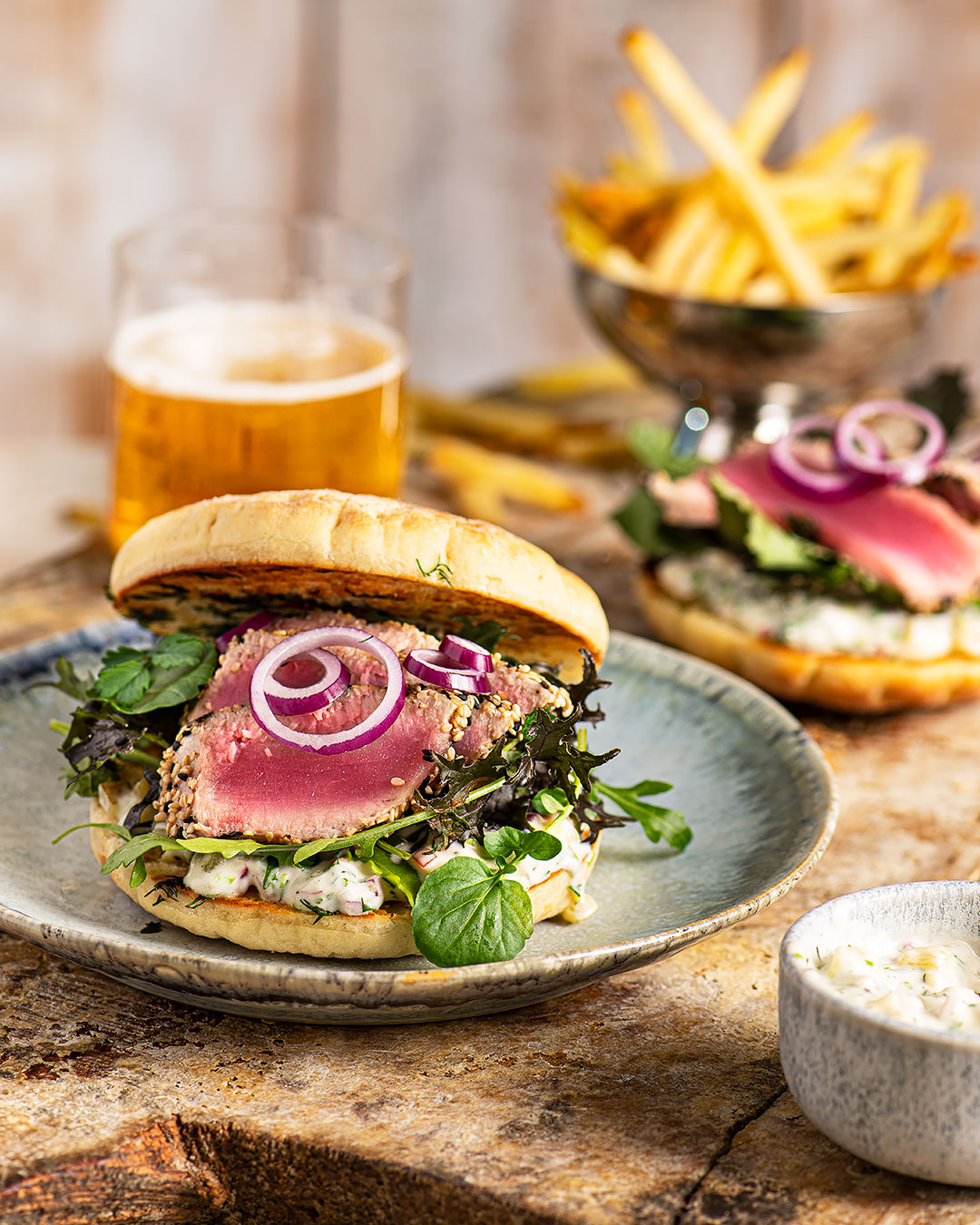 250312_rezeptbild_mestemacher_thunfisch_burger_anschnitt_web