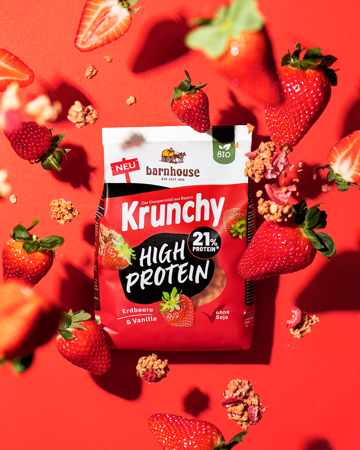 250328_bh_krunchy_high_protein_fliegende_erdbeeren